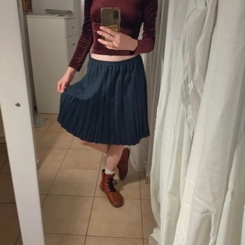 Crist pleated skirt like new, navy blue, size M/L