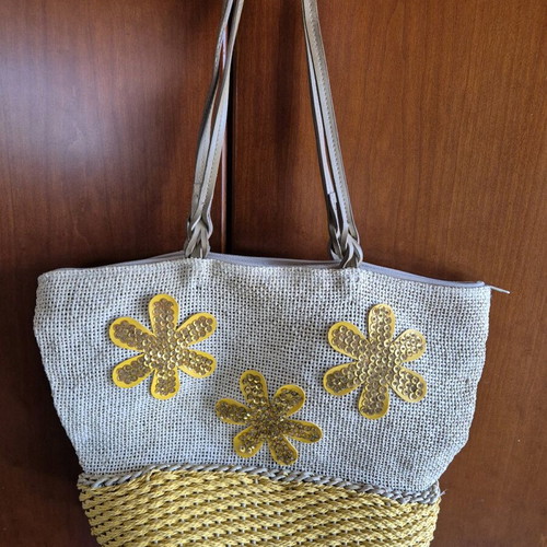 Vintage straw bag used in good condition