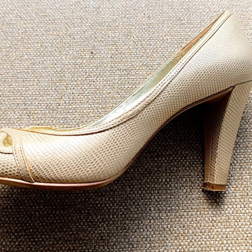Peep-toe Anne Klein pumps used, satin beige snake effect