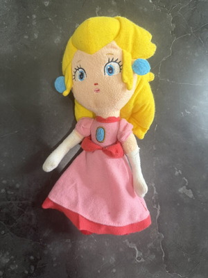 Super Mario Peach plush toy
