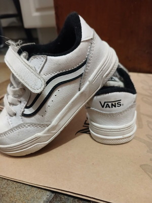 Vans sneakers unisex used size 24.5 black and white