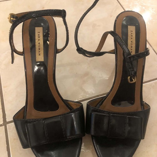 Black patent leather Zara sandals used, size 41