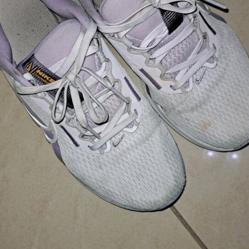 Nike women's athletic shoes used, size 37.5, white and purple