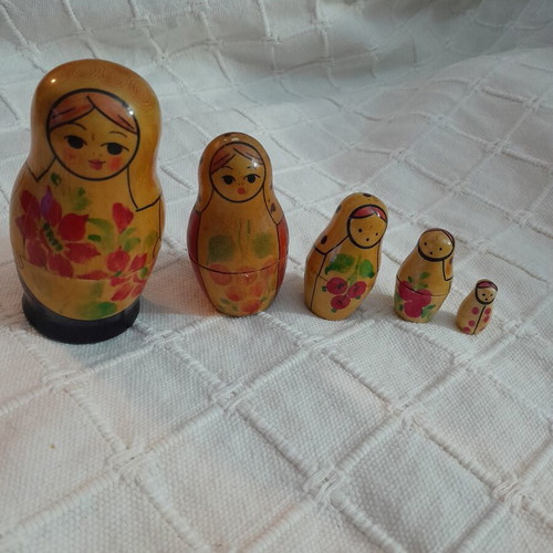 Russian Babushka Dolls set of 5 hand-painted wood like new