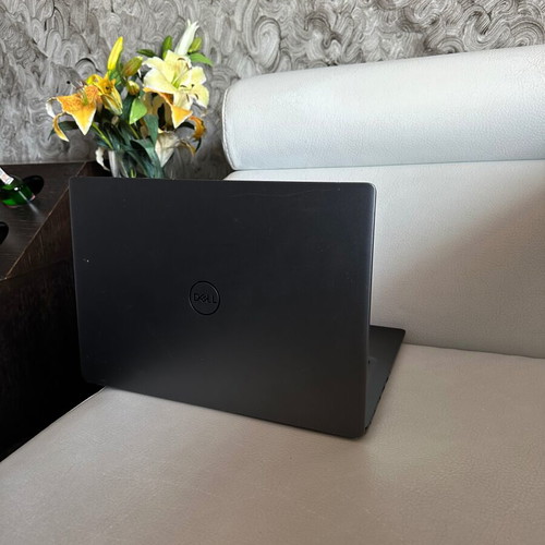 Dell Vostro P92G i5 8265u 256 GB като нов
