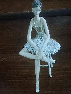 Ballerina miniature like new