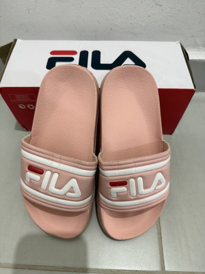 Fila pink slippers used, size 30, lightweight and soft