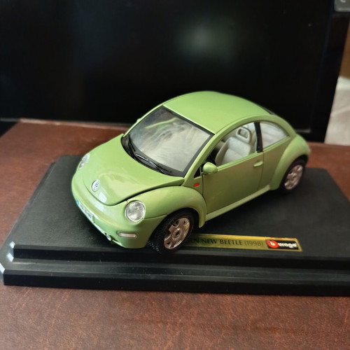 Volkswagen Beetle metal toy car 1998 like new by Burago