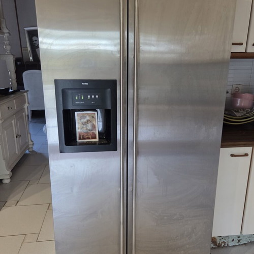 American refrigerator used with ice maker