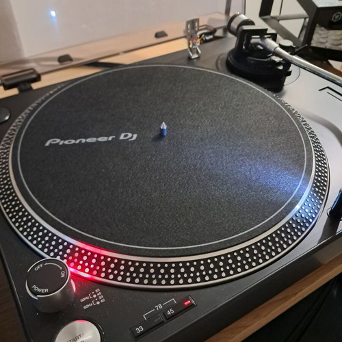 Pioneer PLX-500 turntable pair like new