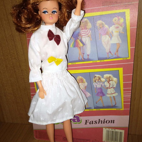 Petra doll 1975 like new with red hair and outfit