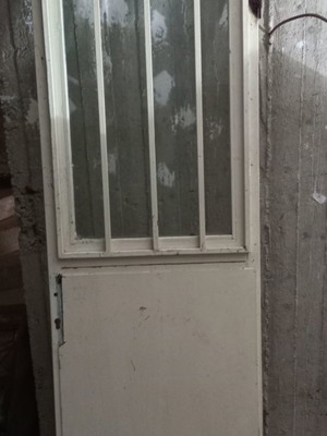 Σιδερένια πόρτα μεταχειρισμένη, διαστάσεις 207x66, παράθυρο 85x50 χωρίς κάσα και κλειδαριά