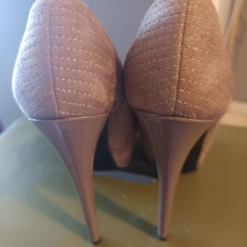 Beautiful Shoes pumps 15 cm heel new, beige, size 37