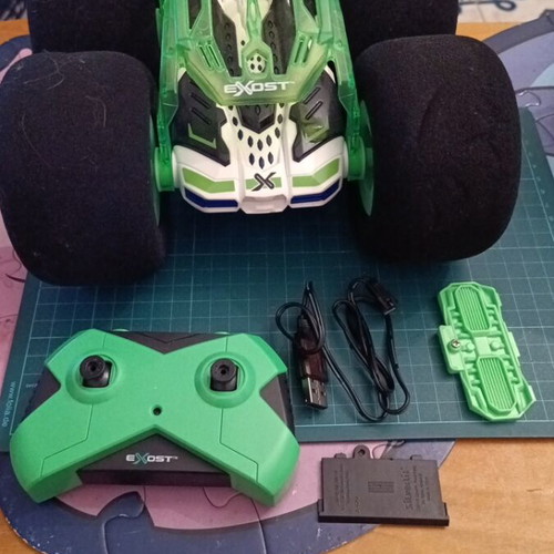 Silverlit Exost 360 Cross remote control car like new, green