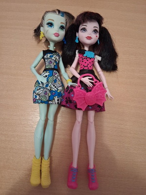 Monster High dolls new, bundle offer