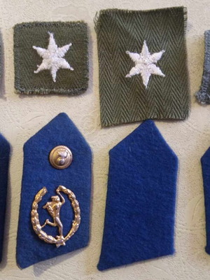 Παλιά διακριτικά στολής του ελληνικού στρατού σαν καινούργια