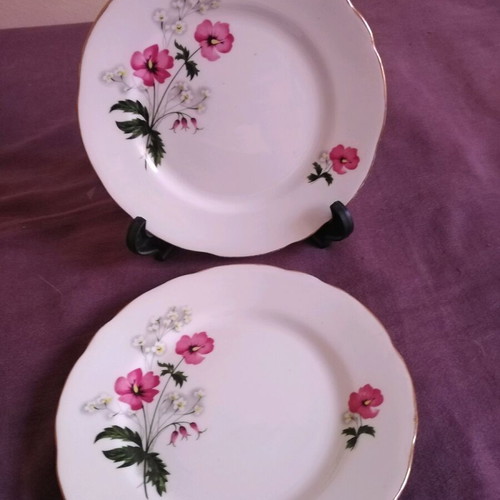 Royal Stafford porcelain plate set of 3 like new, romantic design