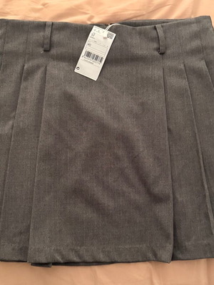 Mango grey mini skirt with pleats new, size 40