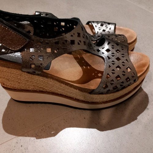 Yoshino platform shoes new, bronze, size 37