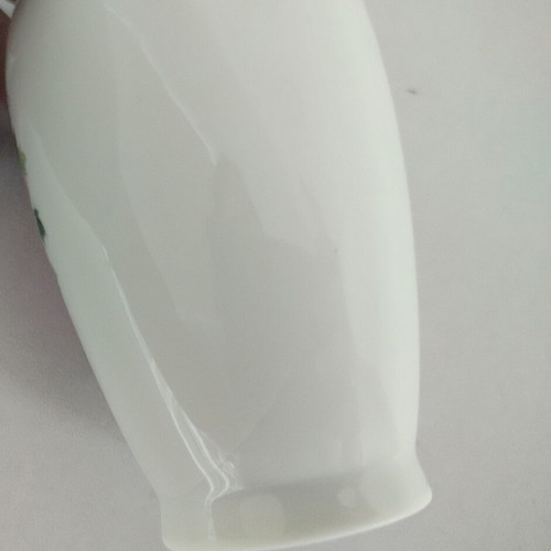 Small porcelain vase used with flower pattern, Japan