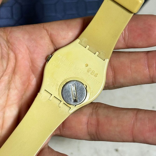 Swatch Golden Tan GT103 1984 watch used, for repair or collection