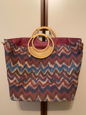 Handbag like new, large, multicolored