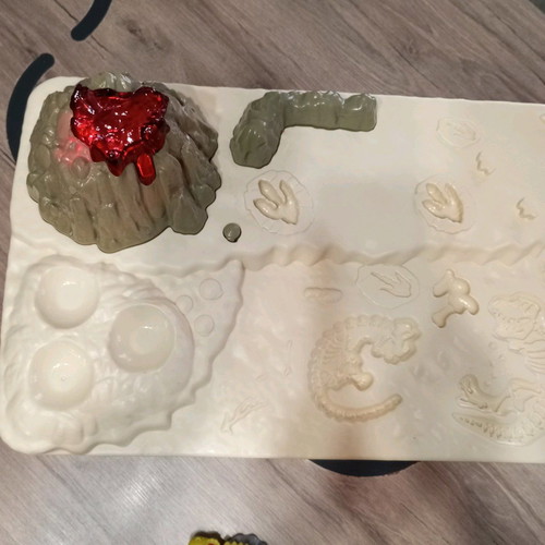 Play-Doh Dinosaurs World toy used 3+