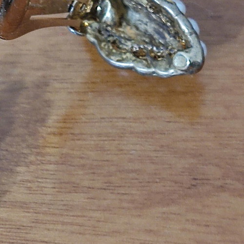 Brooch and earrings with pearls like new