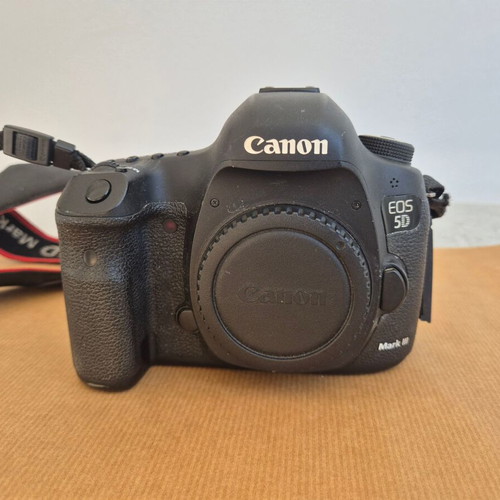 Canon 5D MKIII camera and Tamron 24-70mm f/2.8 lens used with 24100 clicks and accessories