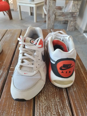 Nike Air Max Evo sneakers like new, size 45, white and red