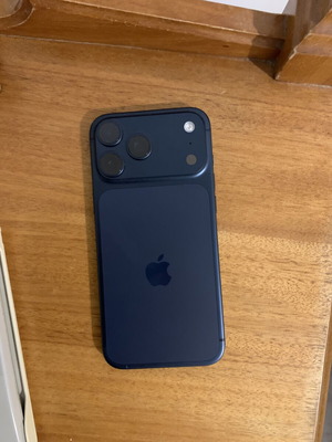 iPhone 17 Pro Max motherboard part
