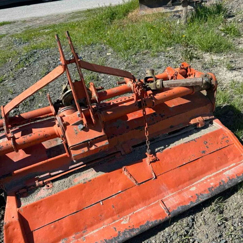 Tractor tiller used in good condition