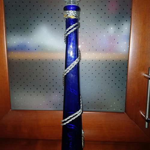 Carafe new with original design in blue glass and silver cord