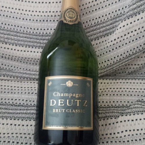 Champagne Deutz Brut Classic 750ml brand new, sealed bottle