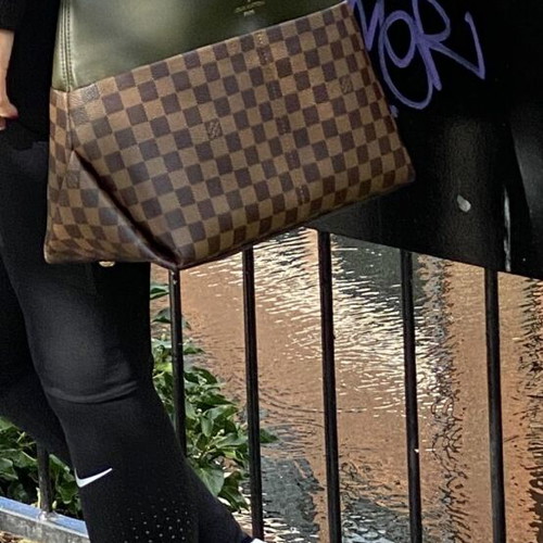 Louis Vuitton shoulder bag like new, brown