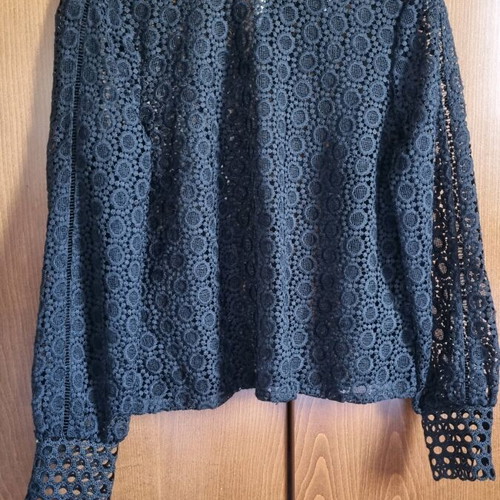 H&M black blouse like new, embroidered style, size L