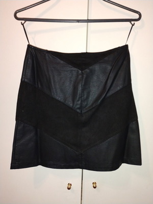 Attrattivo mini leather skirt like new, size S, black