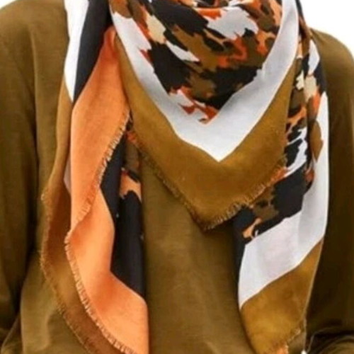 Oliver women's neck scarf like new, multicolor