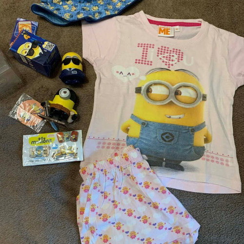 Minions Pajama Set 6Y used with collectible figures and accessories