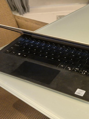 Dell XPS 13 7390 like new with Core i7, 8GB RAM, 256GB SSD, QWERTY keyboard