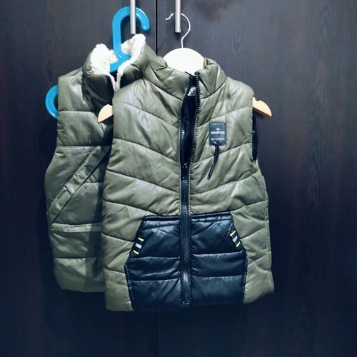 Children's vests size 3 and 4 like new