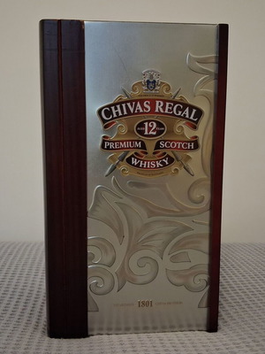 Chivas Regal 12 Years Old Καινούργιο, σφραγισμένη φιάλη με ξύλινη κασετίνα