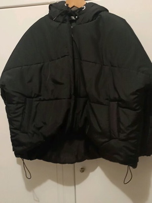 Women's jacket like new, black, size L, crop style with hood