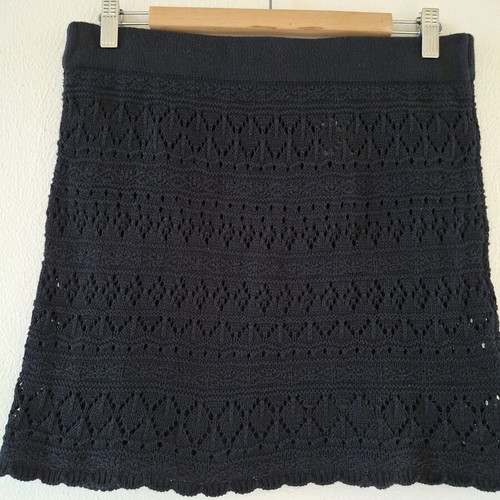 H&M knitted skirt size M like new, black