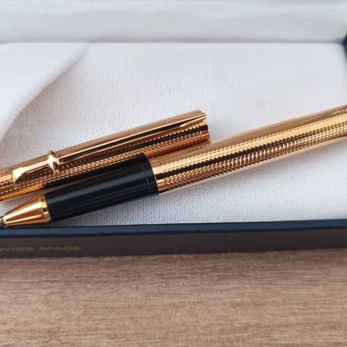 Caran d'Ache Epee Cour de Paris Fountain Pen Nib M 14K new with leather case