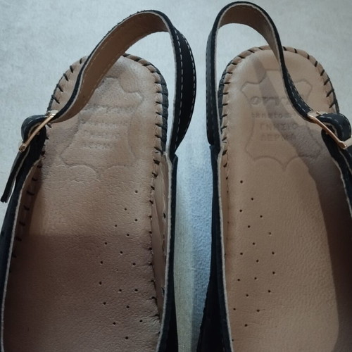 Leather women's sandals with perforated design, like new, size 39