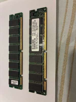 2x256MB PC133 SDRAM DIMMs μνήμες