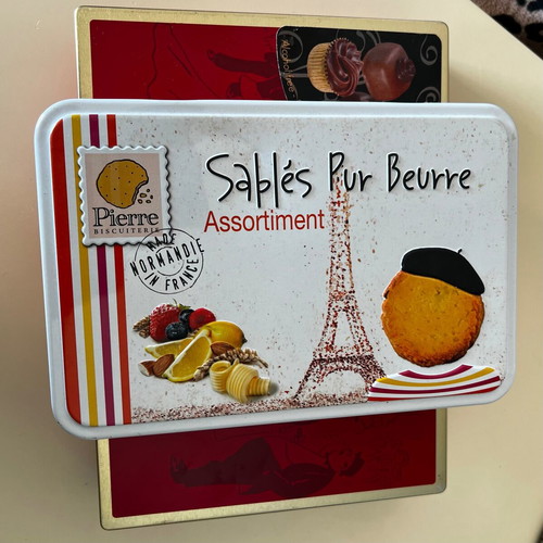 Two metal storage boxes like new, ideal for biscuits