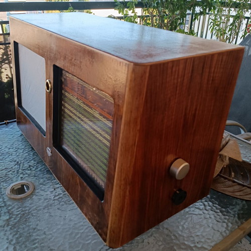 Antique radio like new, non-functional, decorative