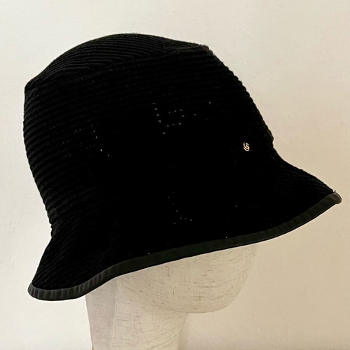 Gucci hat black size M like new
